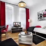 Pomaranczarnia Apartment