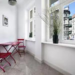 Apartment Pomaranczarnia *