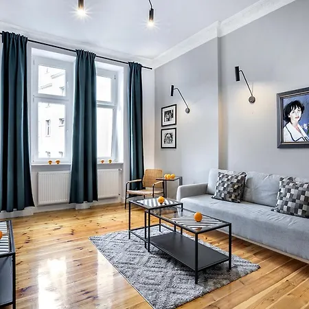 Apartment Pomaranczarnia *